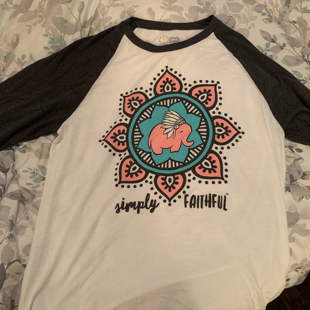 Simply Faithful tee 💕